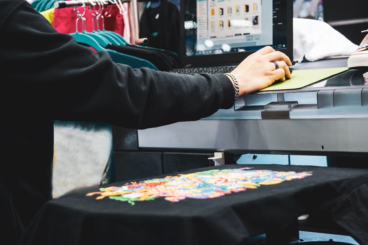 Jaký je proces samotné výroby DTG potisku? 